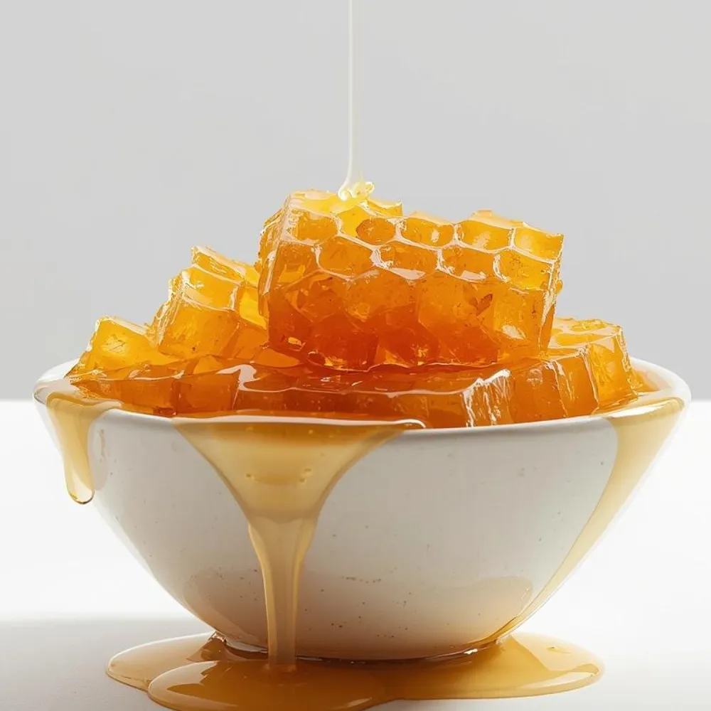 Asali wo moyo honey with comb 500g-1000x1000 Asali Wo Moyo Honey With Comb 500g - Image 1